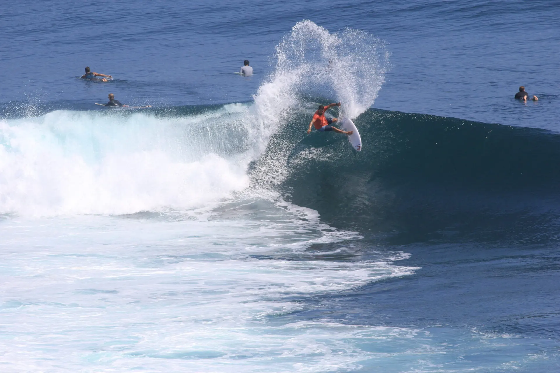 Abdel Elharim surfing